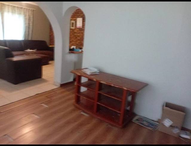 6 BEDROOM HOUSE FOR SALE IN RHODESFIELD